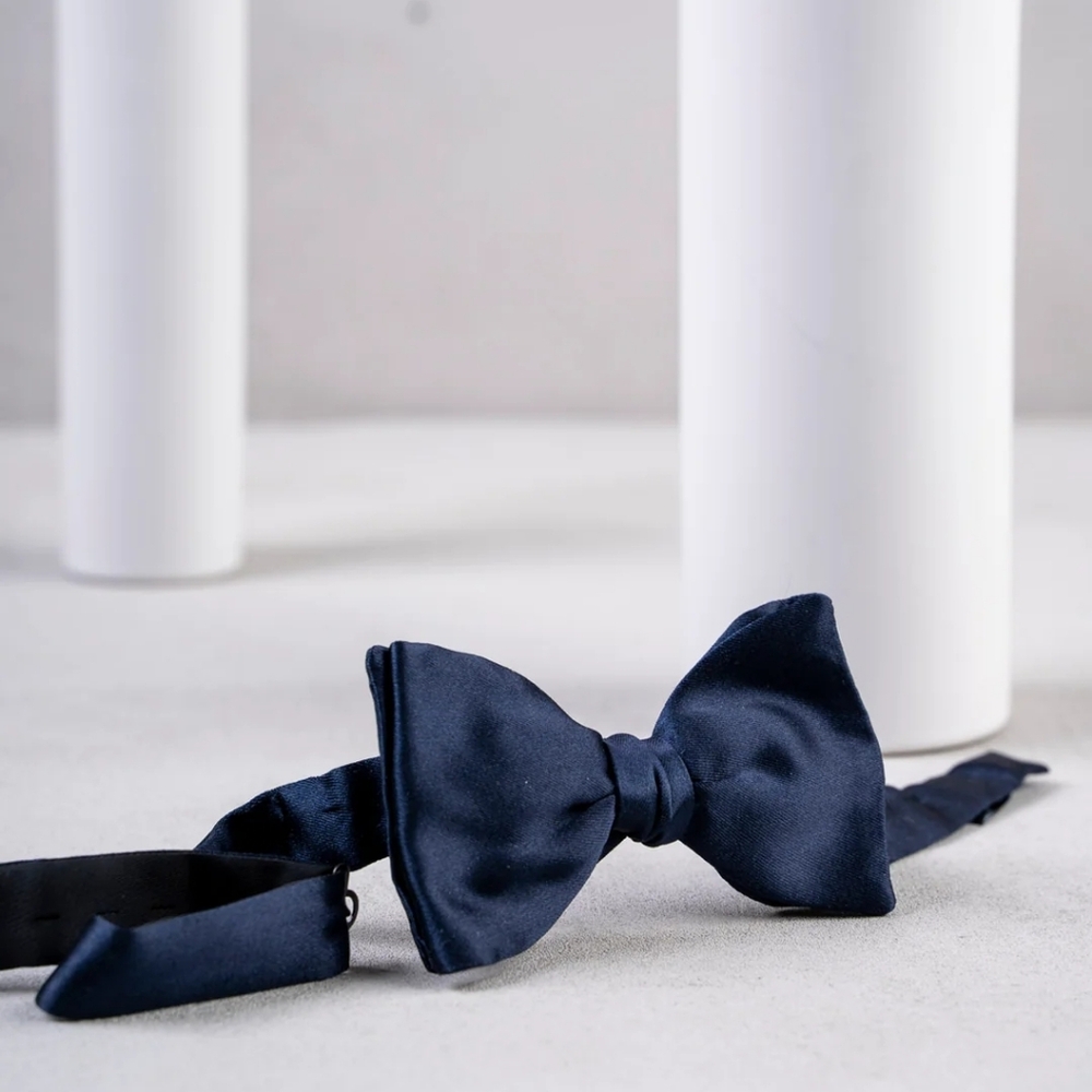 Pre-tied Butterfly Classic Hue Satin Bow Tie Navy Blue Wedding Groom Bridal NWT - Picture 10 of 12
